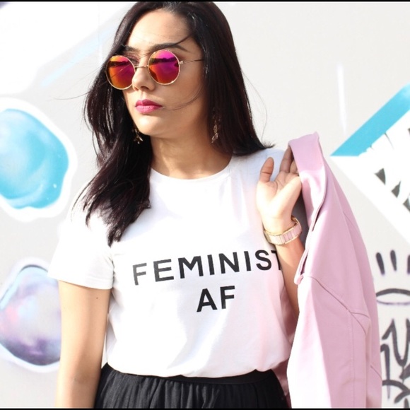 Aluna Levi Tops - FEMINIST A F TEE Aluna Levi Tops - FEMINIST A F TEE